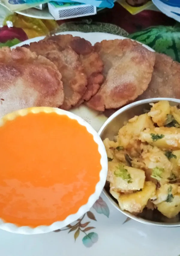 Healthy Tasty Farali Rajgira Puri with Potato Sabji and Mango Juice